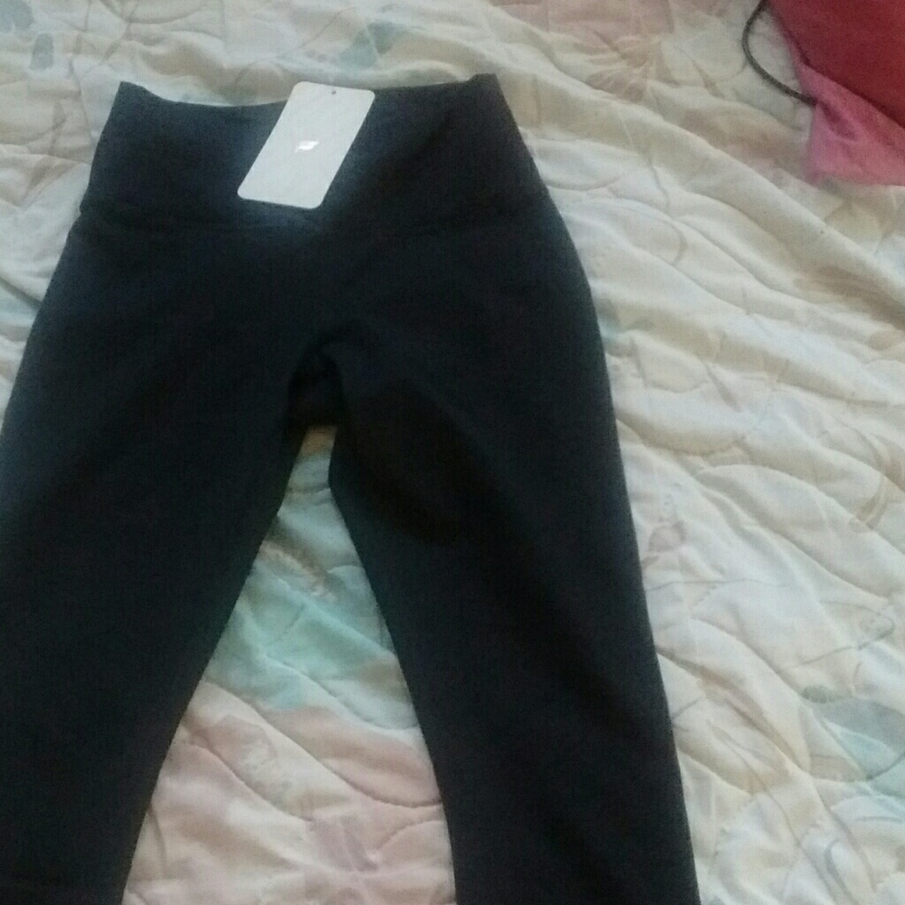 NWT High Waisted Solid Powerhold 7/8 Leggings